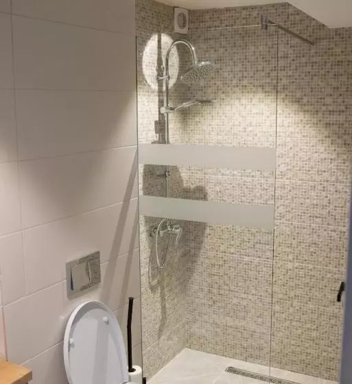 Hotelli Plutitor Lebăda