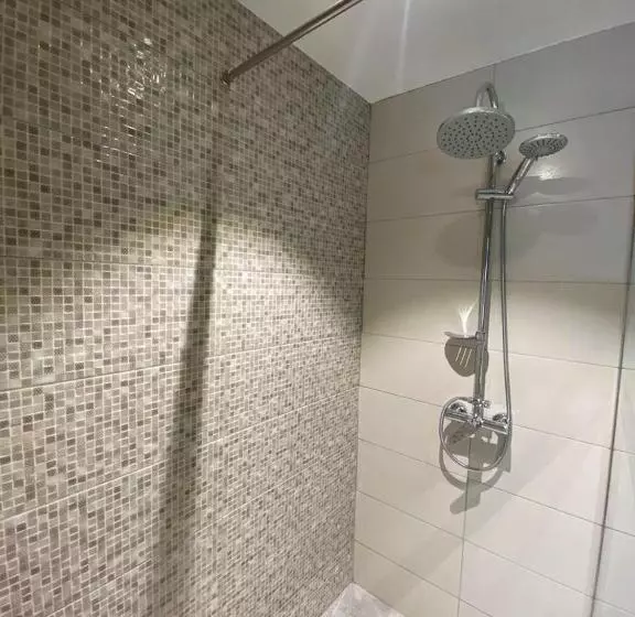 Hotelli Plutitor Lebăda