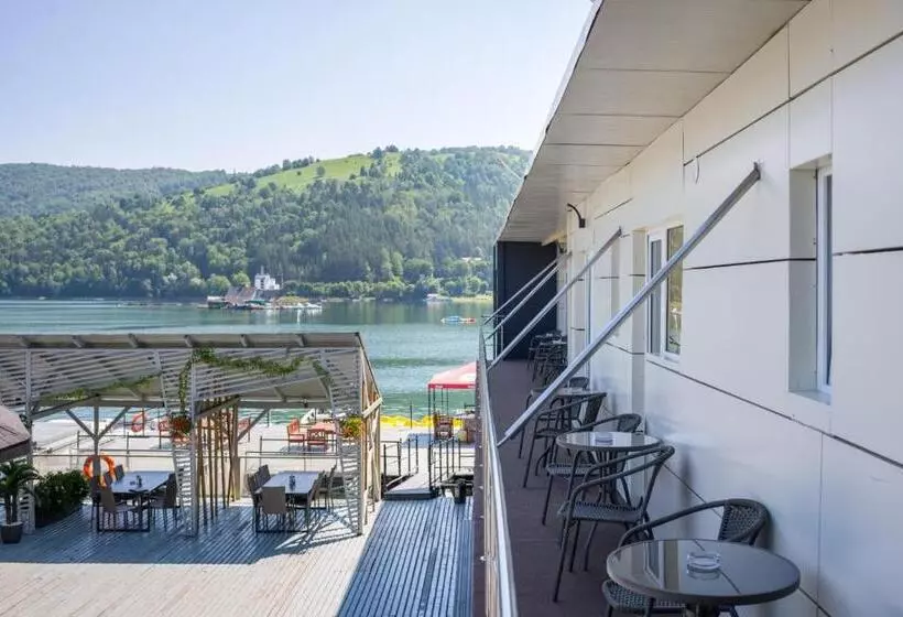 Hotelli Plutitor Lebăda