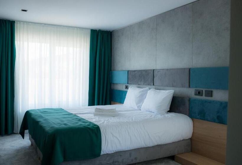 هتل Plutitor Lebăda