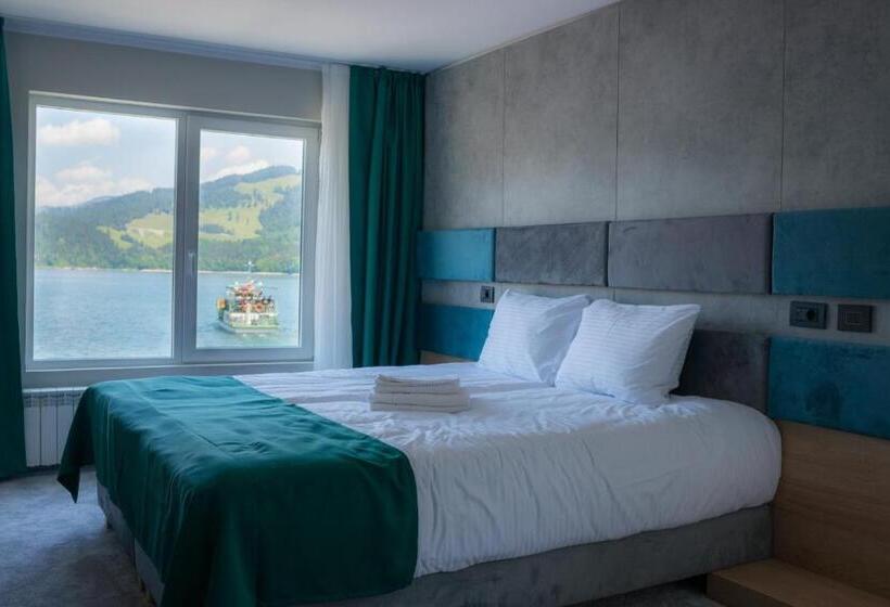 هتل Plutitor Lebăda