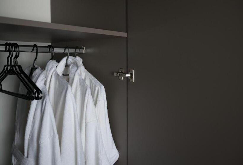 هتل Plutitor Lebăda