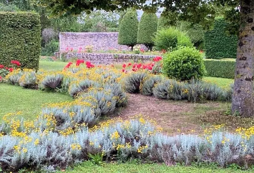 Majatalo évasion Romantique Au Prieuré Avec Jardin En Anjou, Petit Déjeuner Inclus   Fr 1 622 63