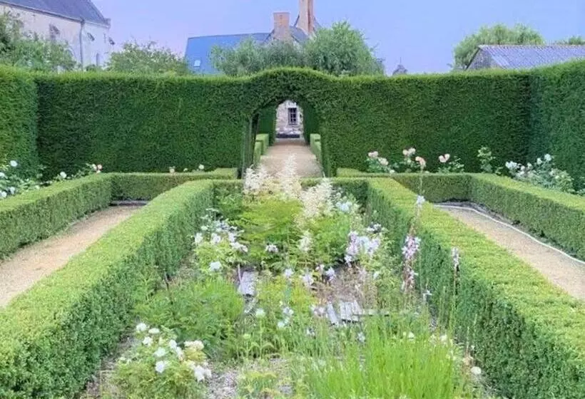 Majatalo évasion Romantique Au Prieuré Avec Jardin En Anjou, Petit Déjeuner Inclus   Fr 1 622 63