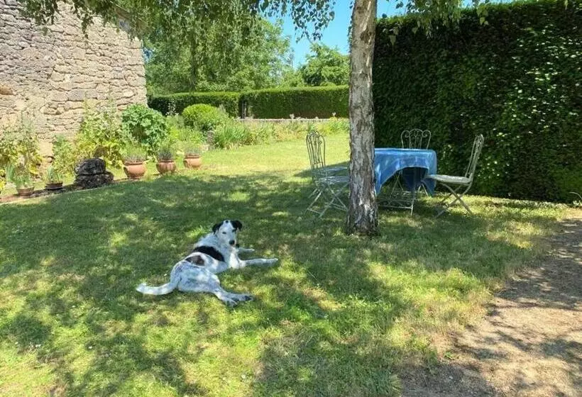 Majatalo évasion Romantique Au Prieuré Avec Jardin En Anjou, Petit Déjeuner Inclus   Fr 1 622 63