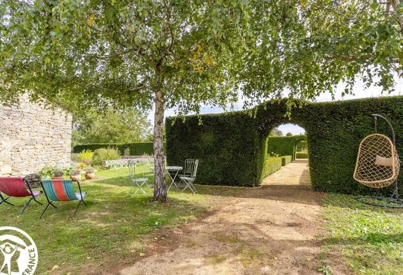 Majatalo évasion Romantique Au Prieuré Avec Jardin En Anjou, Petit Déjeuner Inclus   Fr 1 622 63
