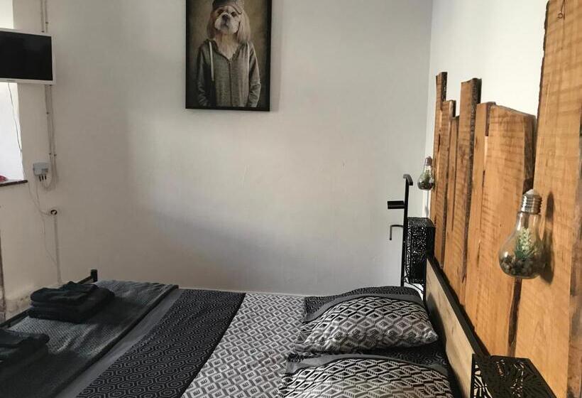 住宿加早餐  Chez Franck Et Sandra , Plein Centre Ville, 1 Er étage