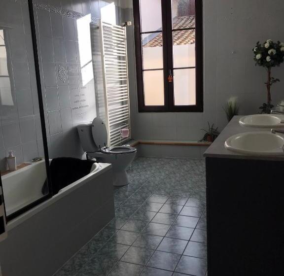 住宿加早餐  Chez Franck Et Sandra , Plein Centre Ville, 1 Er étage