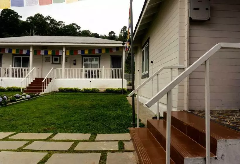 ベッドアンドブレックファースト The Door To Nirvana Cottages