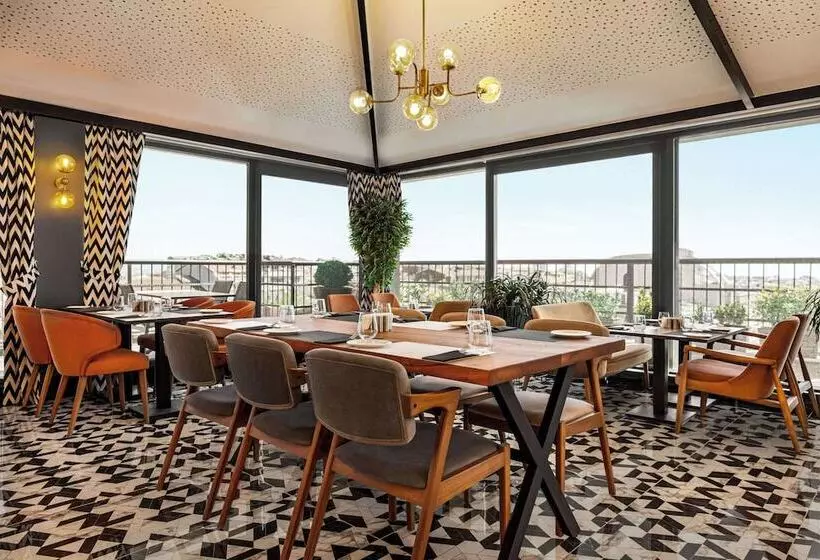 ホテル Ramada Encore By Wyndham Istanbul Sisli