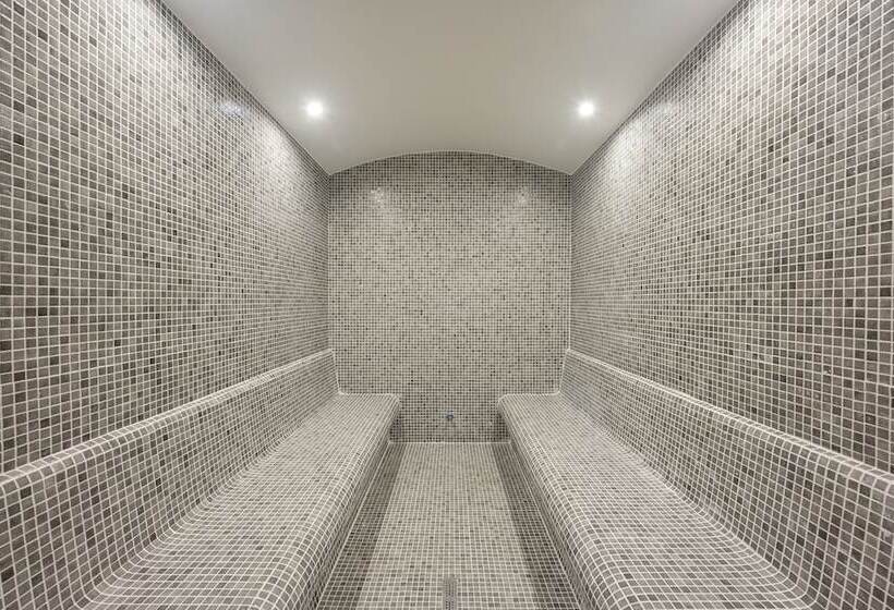 فندق Ramada Encore By Wyndham Istanbul Sisli