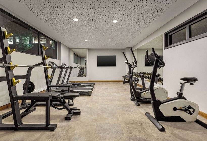 فندق Ramada Encore By Wyndham Istanbul Sisli