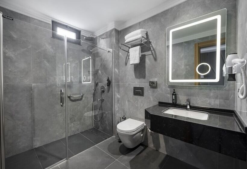 فندق Ramada Encore By Wyndham Istanbul Sisli