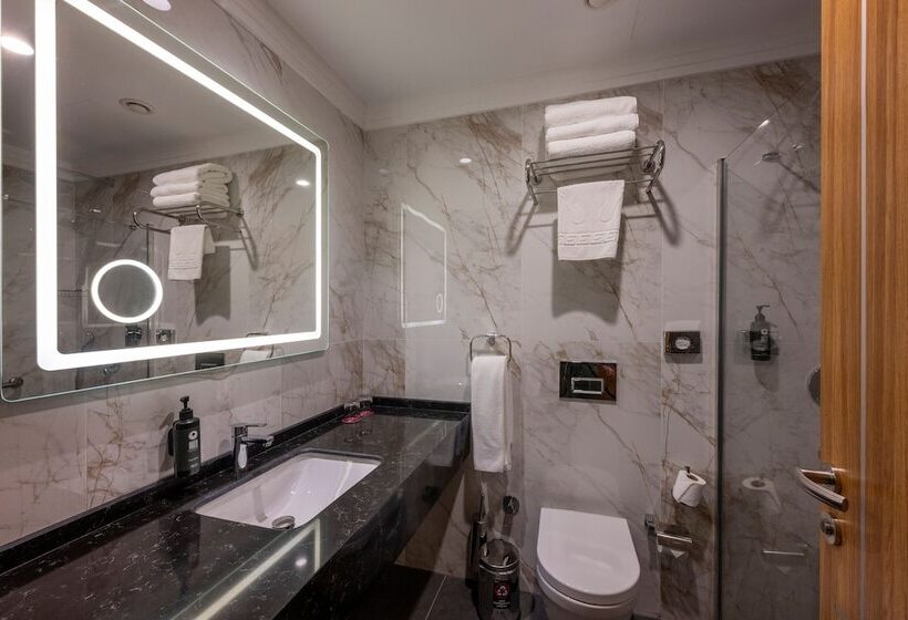 فندق Ramada Encore By Wyndham Istanbul Sisli