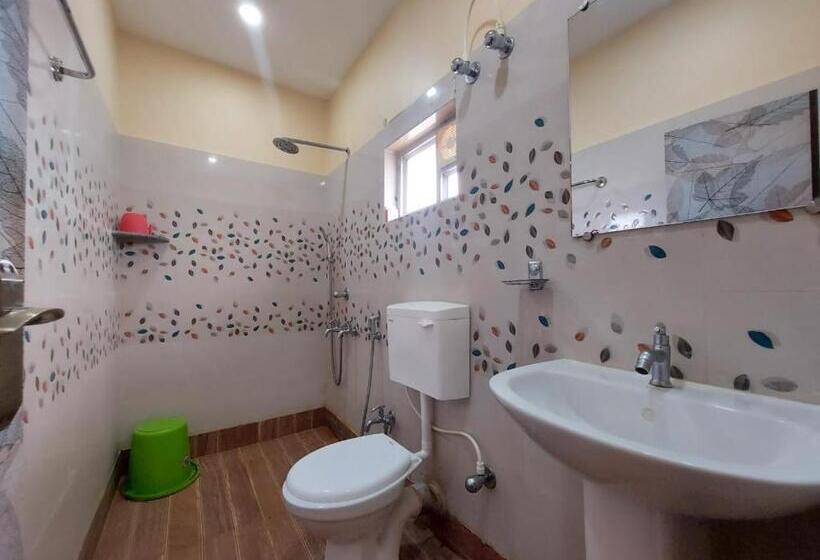 Hotel Sweet Dream Beach Resort !! 50 Mts From Beach ! Peaceful Room With Garden View Free Parking !!