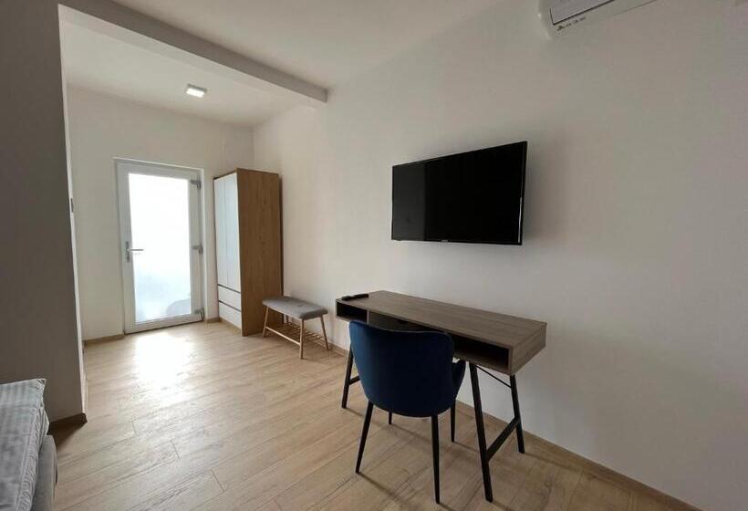 پانسیون Maison 25