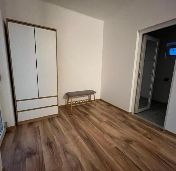 پانسیون Maison 25