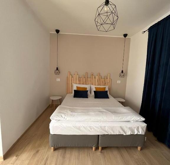 پانسیون Maison 25