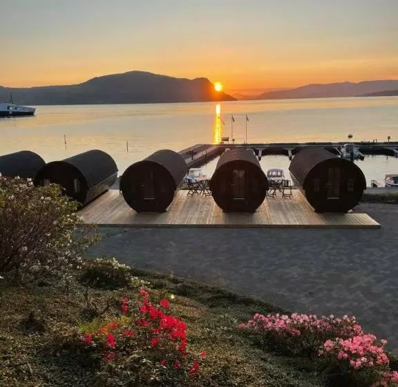 Lomakeskus Sleeping Barrel Lodge Smaken Av Ryfylke Event As, Drives Ikke Som Hotell