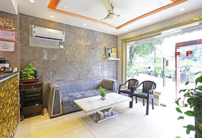 Frankstay By Hotel Preet In 05 Mints Walking Distance Nizamuddin Railway Station