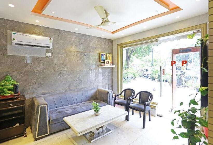 Frankstay By Hotel Preet In 05 Mints Walking Distance Nizamuddin Railway Station