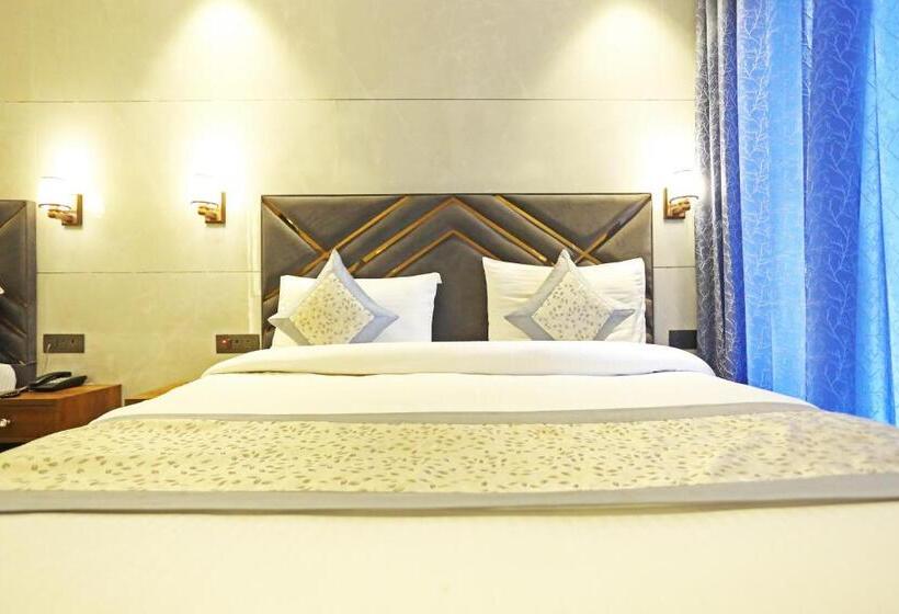 Frankstay By Hotel Preet In 05 Mints Walking Distance Nizamuddin Railway Station