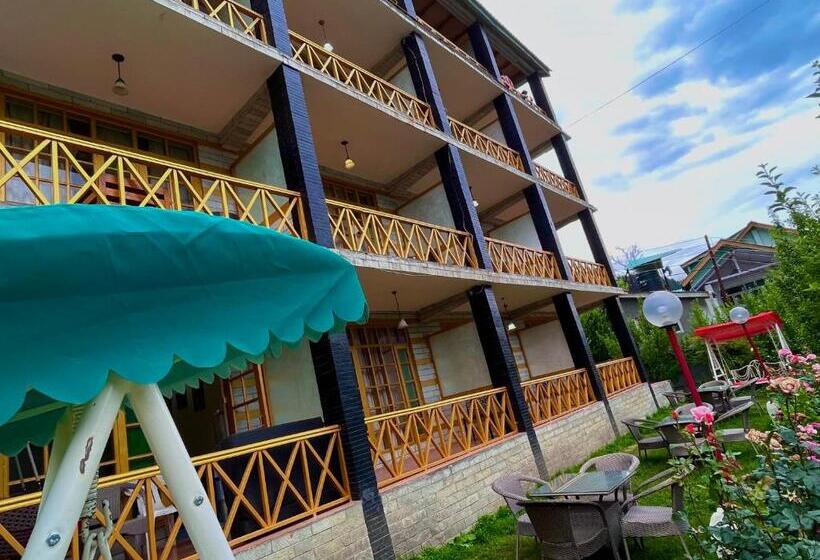 בית מלון כפרי Bentenwood Resort A Beutiful Scenic Mountain & River View