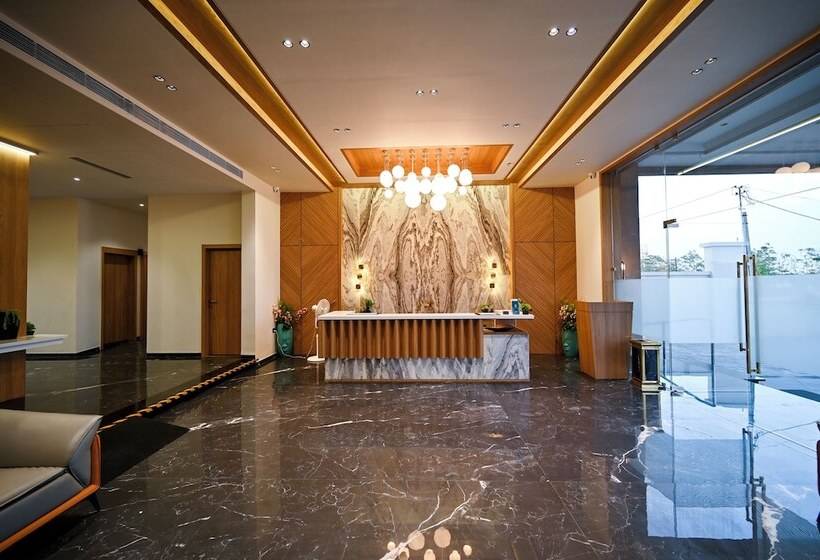 هتل Kings Kraft The Park Executive