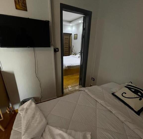 King Tout Hotel Pyramids View