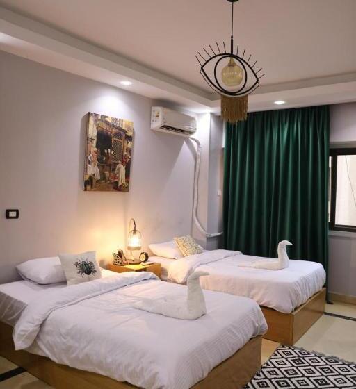 King Tout Hotel Pyramids View