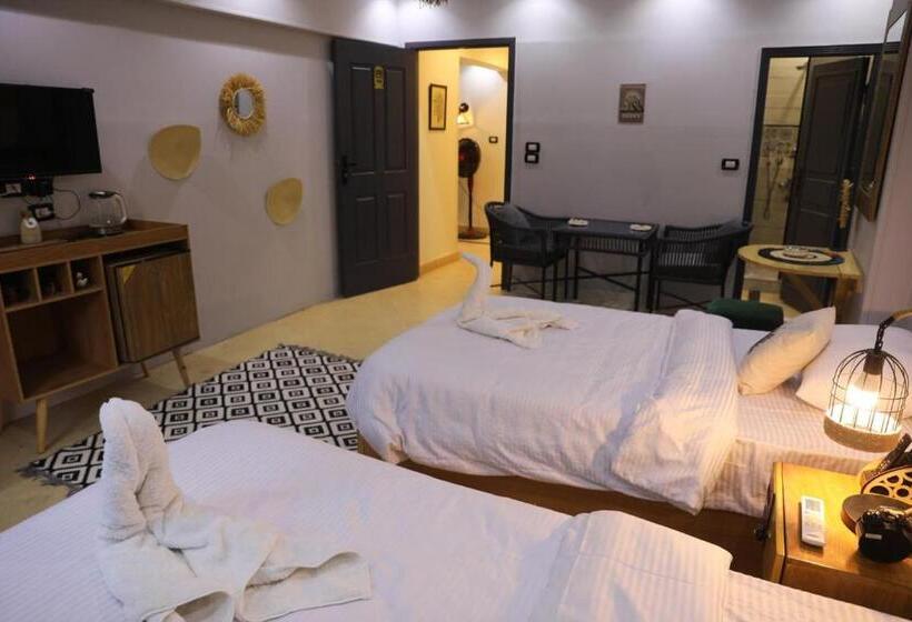 King Tout Hotel Pyramids View