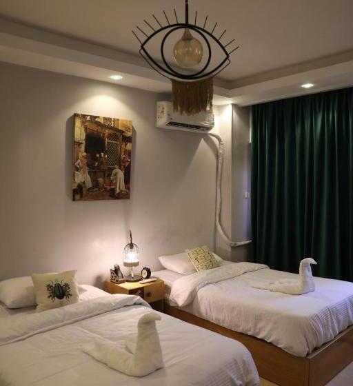 King Tout Hotel Pyramids View