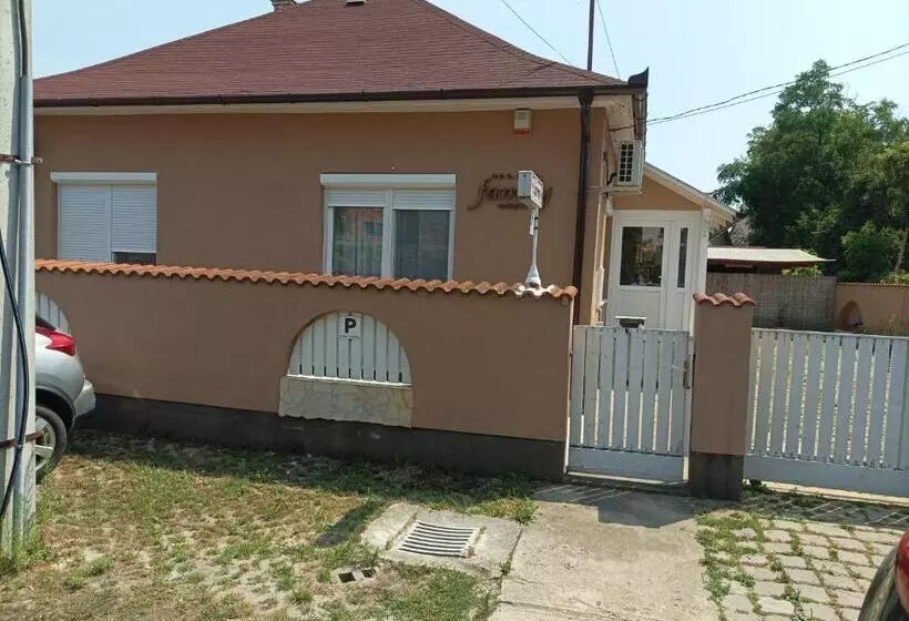 ペンション Family Vendégház