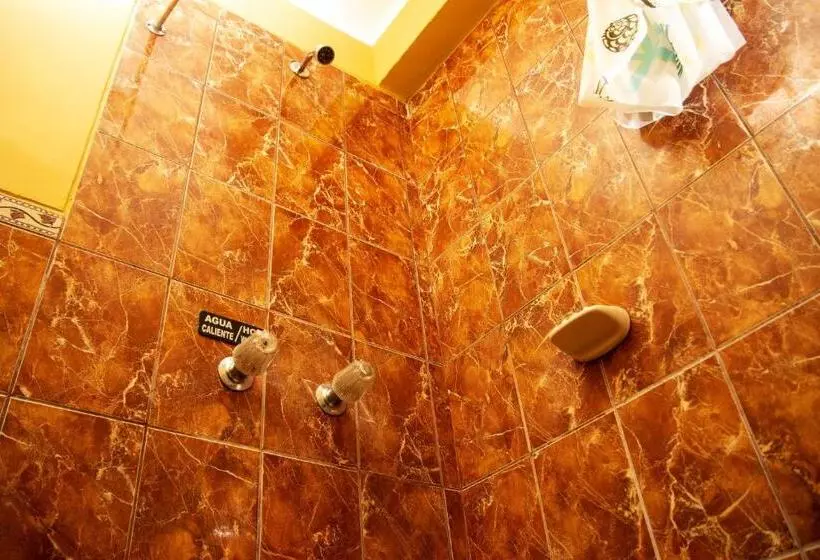 پانسیون Hostal Pukawara