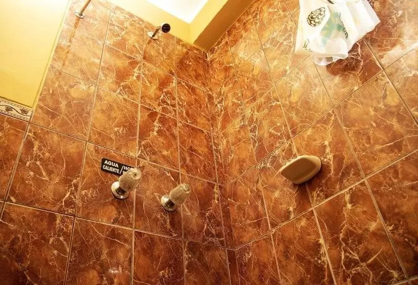 پانسیون Hostal Pukawara