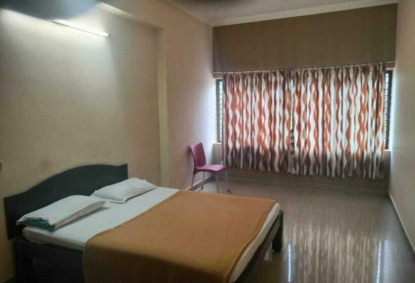 Отель Oyo Viraj The Village Bar And Restaurant Boarding & Lodging