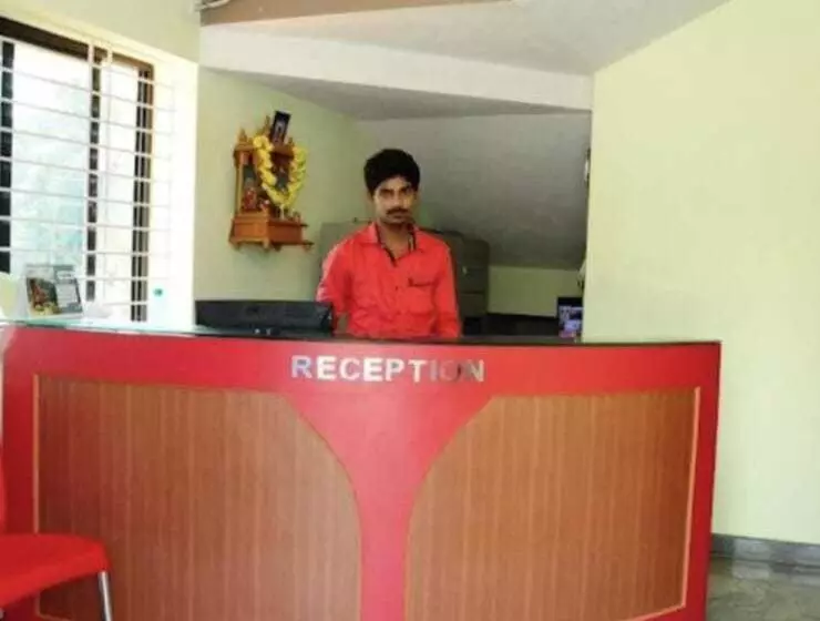 ホテル Oyo Viraj The Village Bar And Restaurant Boarding & Lodging