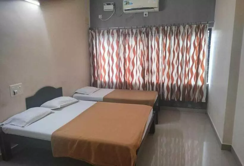 ホテル Oyo Viraj The Village Bar And Restaurant Boarding & Lodging