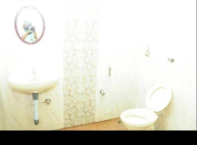 Отель Oyo Viraj The Village Bar And Restaurant Boarding & Lodging