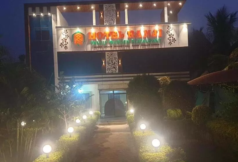 ホテル Ramji Family Garden Lodging Restaurant
