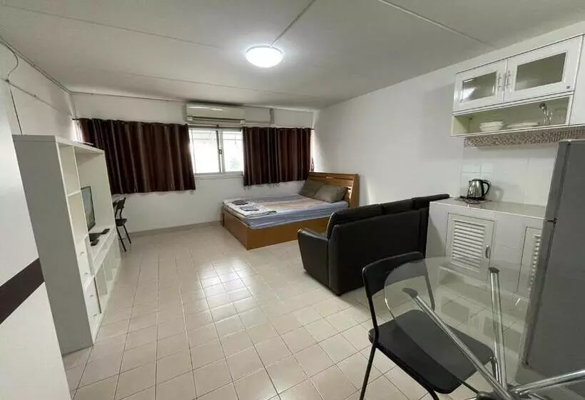 Hotelli Popular The Best Muangthongthani 日常房间公寓