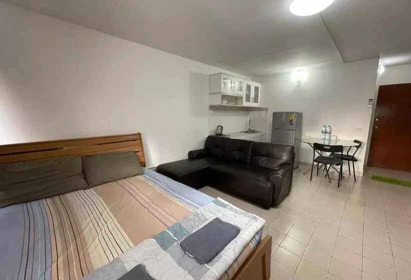 Hotelli Popular The Best Muangthongthani 日常房间公寓