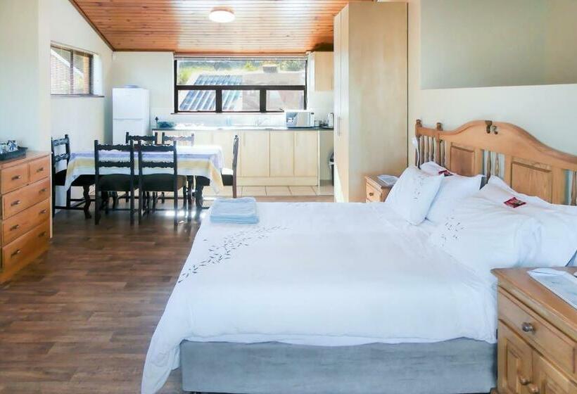 بنسيون Shalom Self Catering