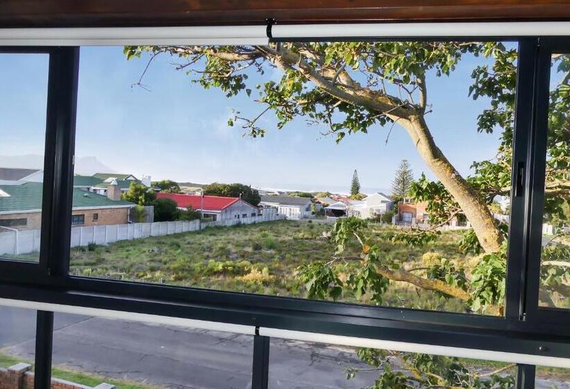 بنسيون Shalom Self Catering