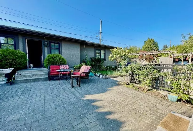 ペンション Vancouver Airport Guesthouse