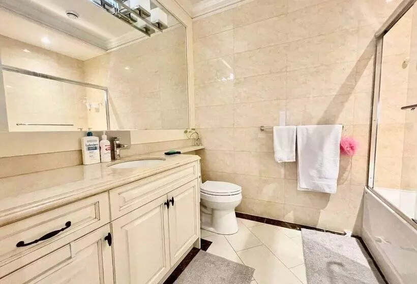 ペンション Vancouver Airport Guesthouse