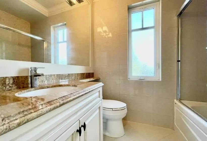 ペンション Vancouver Airport Guesthouse