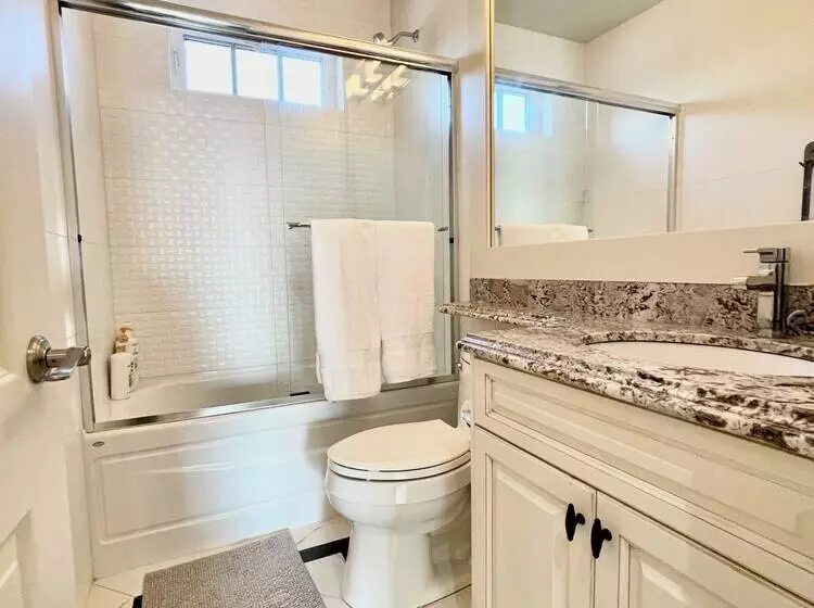 ペンション Vancouver Airport Guesthouse