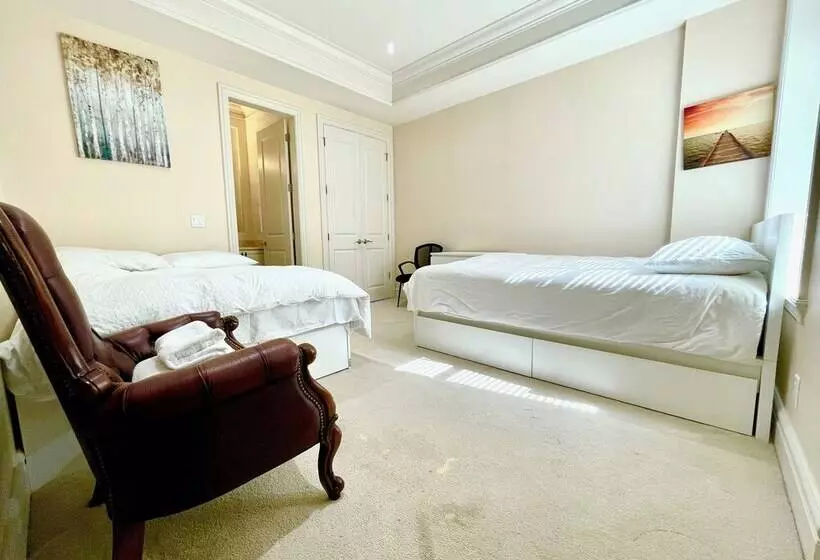 ペンション Vancouver Airport Guesthouse