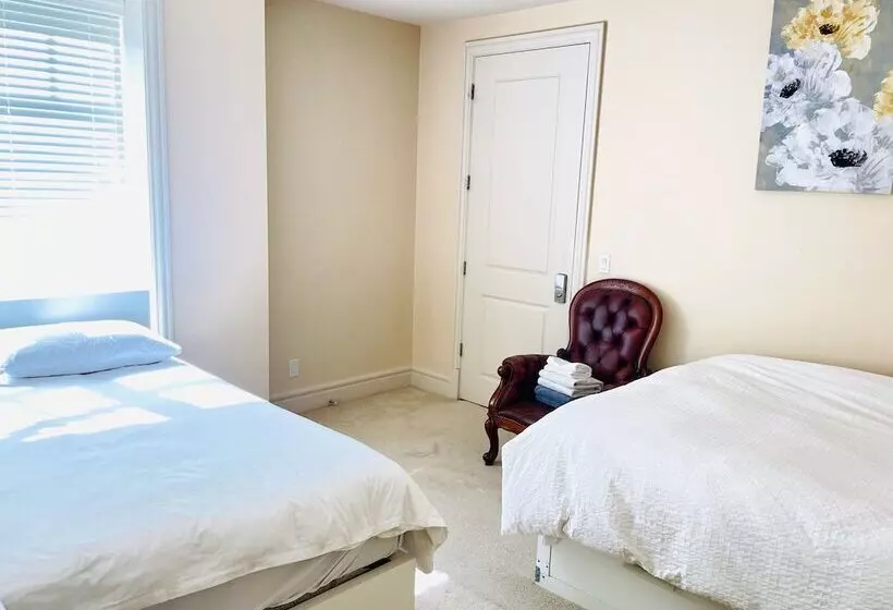 ペンション Vancouver Airport Guesthouse